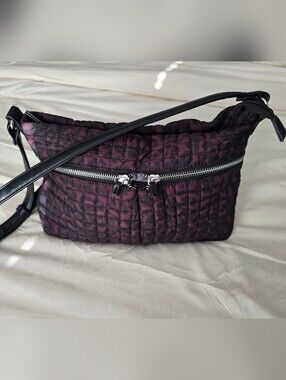 MAX STUDIO Puffer Crossbody Bag Adjust Strap Quilted Puffy Burg/Blk EUC $23